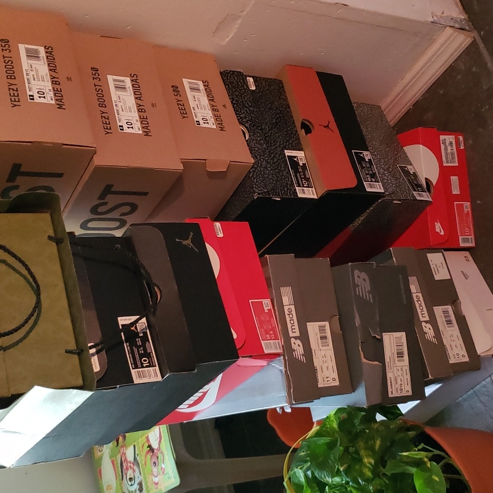Empty  sneakers  boxes 2 for  20
